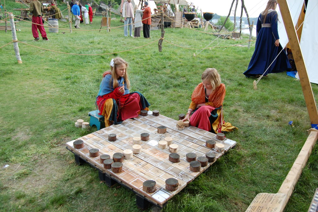 Hnefatafl Viking Game / King's Table Viking Game